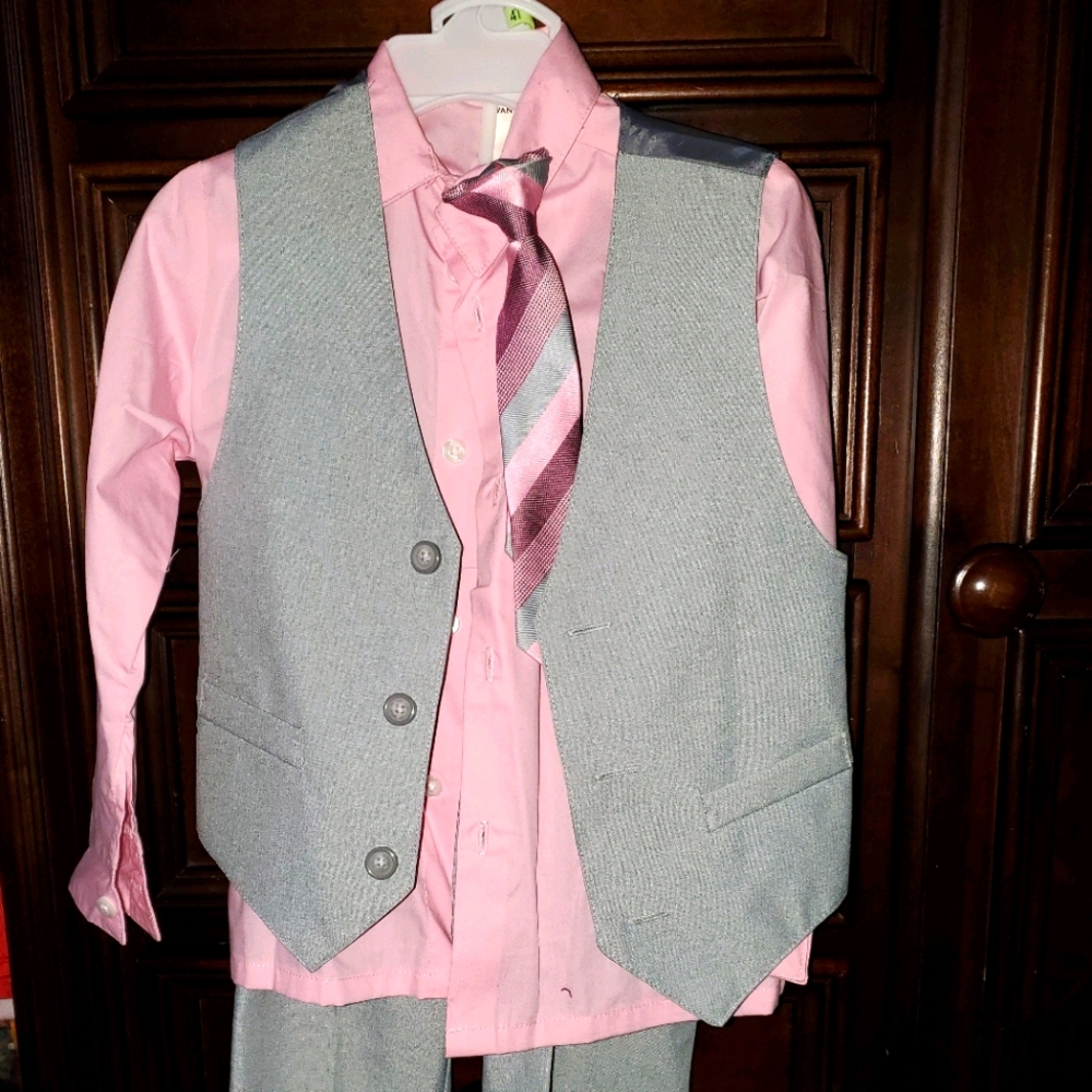 Toddler boy 3-piece suit with tie.